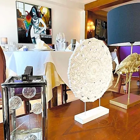 Hostellerie Sainte-Cecile فندق سانت سيسيل