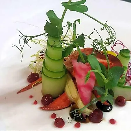 Hostellerie Sainte-Cecile فندق 3*