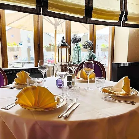 فندق Hostellerie Sainte-Cecile 3*