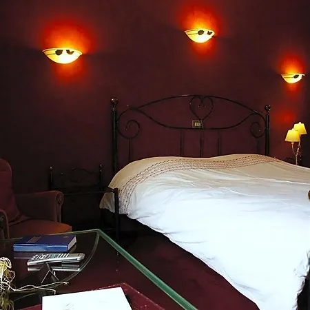 فندق Hostellerie Sainte-Cecile 3*