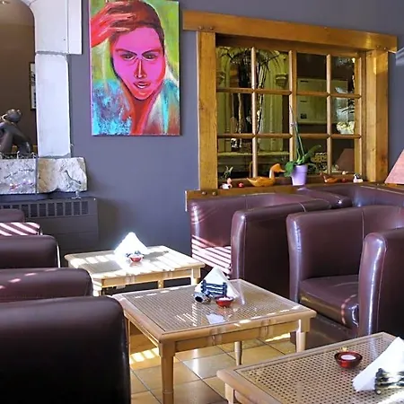 Hostellerie Sainte-Cecile فندق 3*