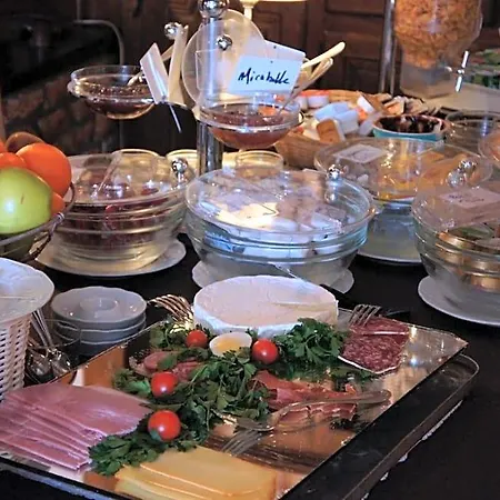 Hostellerie Sainte-Cecile 3* سانت سيسيل