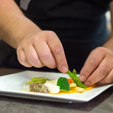 Hostellerie Sainte-Cecile Hotel 3*