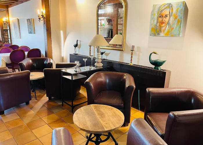 호텔 Hostellerie Sainte-Cecile 3*