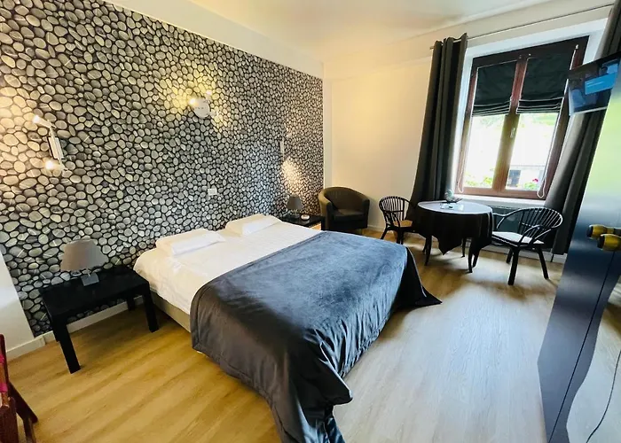 Hostellerie Sainte-Cecile 호텔 3*