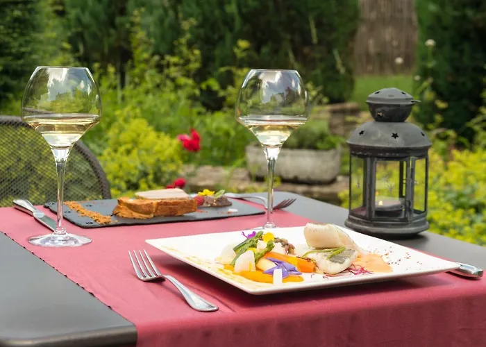 호텔 Hostellerie Sainte-Cecile 3*